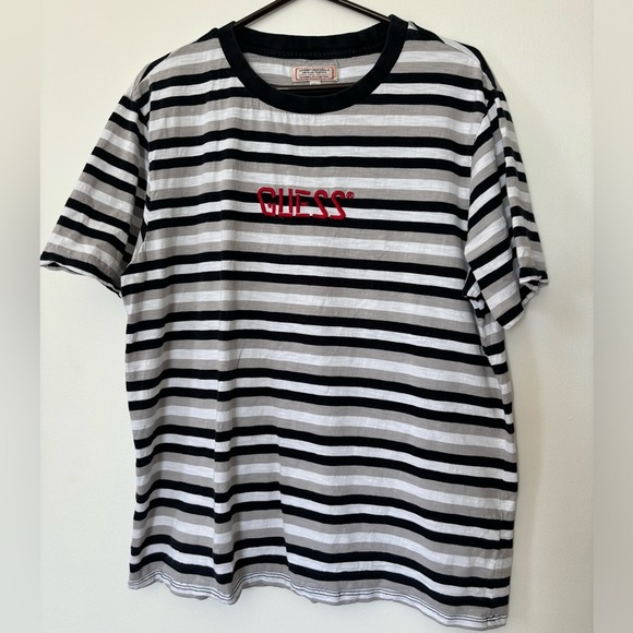 🎉4/30$🎉 Guess Black & White Striped Shirt – Size Large 👕 - Picture 1 of 4